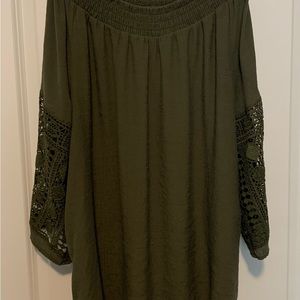 EST. 1946 Forrest green blouse